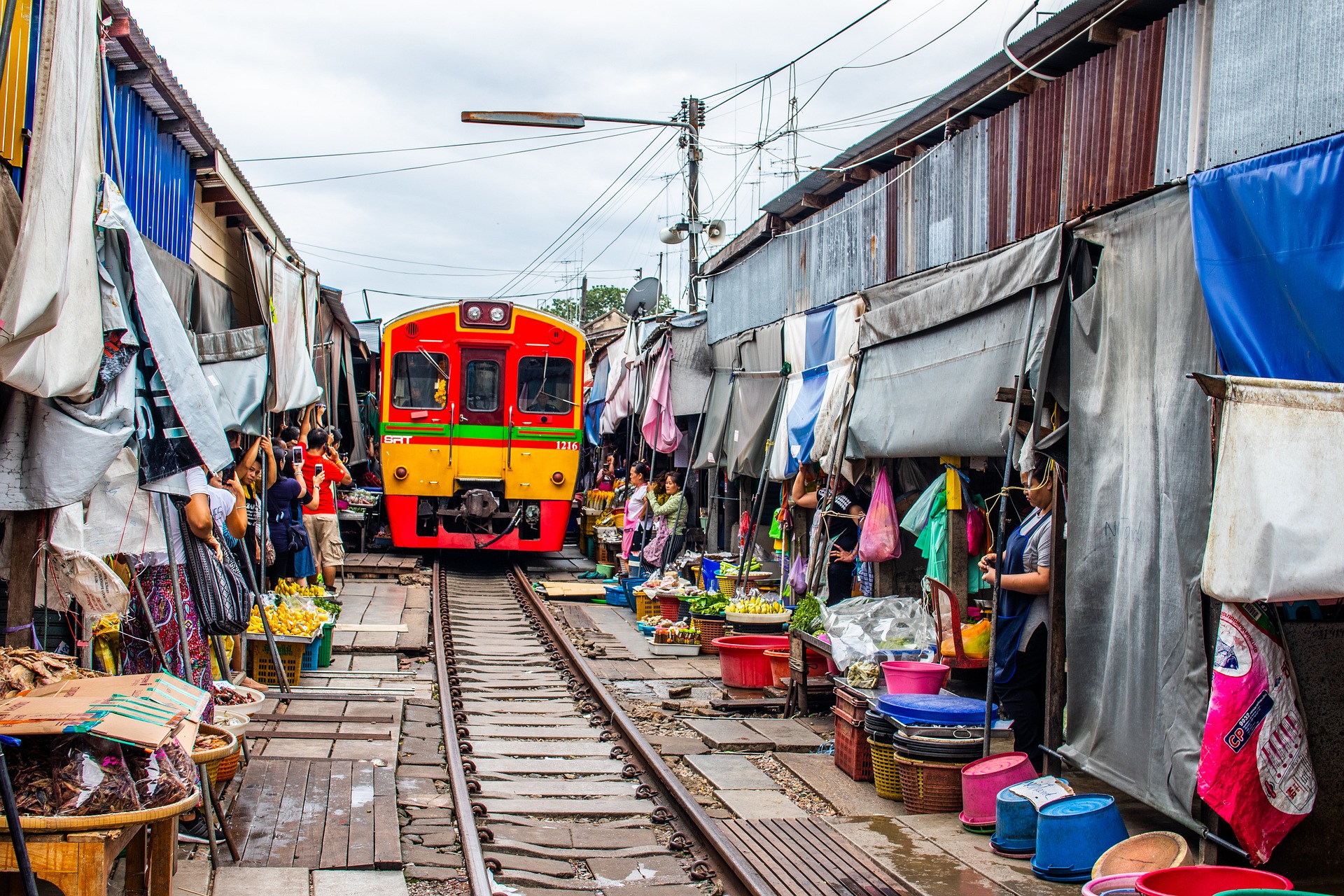 Maeklong Train Market